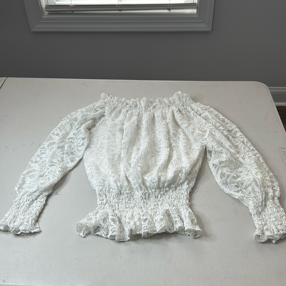 White Lace off the shoulders Blouse M